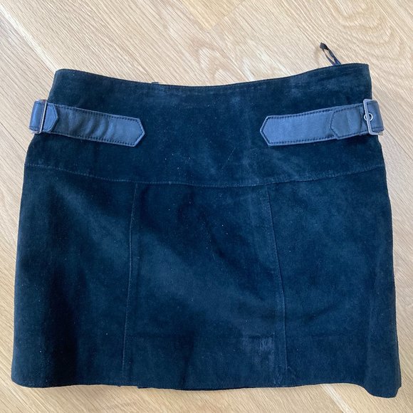 Suede mini skirt with buckles 100% leather - Picture 2 of 4